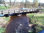 car_on_bridge